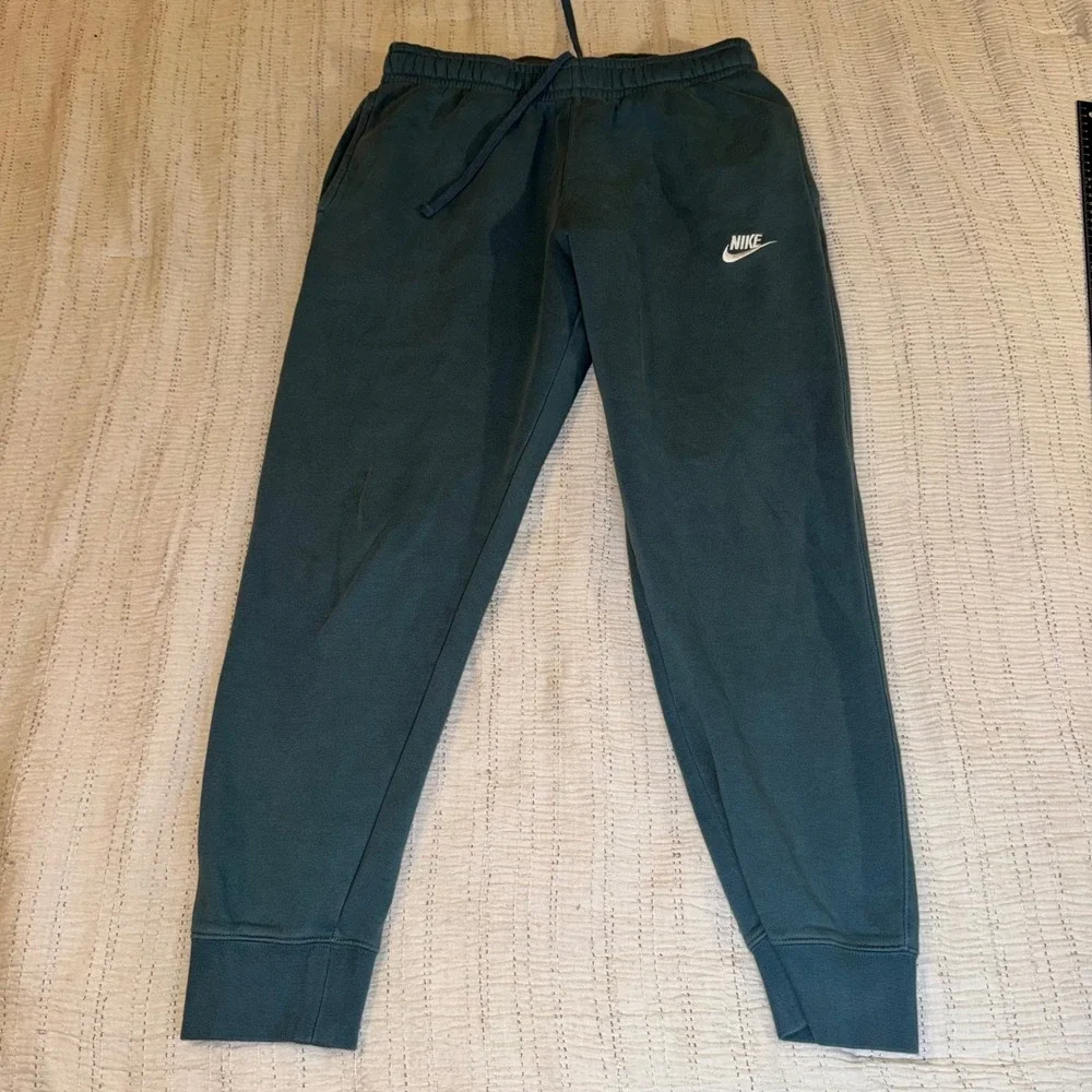 Nike Sportswear Club Fleece Joggers Teal Green BV2671-058 Mens Medium
